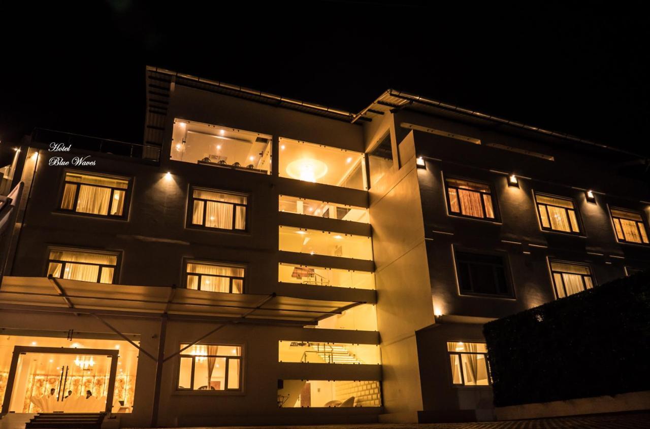 Hotel Blue Waves Jangli Ghat Luaran gambar